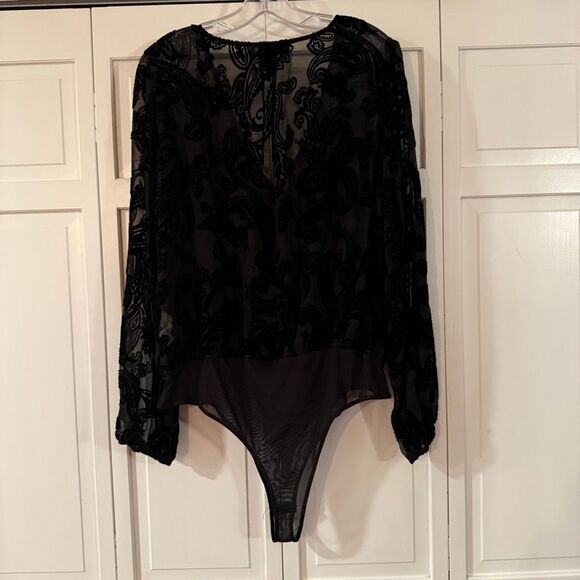 Forever 21 black velvet burnout bodysuit size 2x - Picture 5 of 9